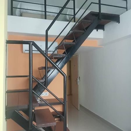 Yy48 Hotel 2 Mins Walk From Masjid Jamek Lrt Station Kuala Lumpur Zewnętrze zdjęcie