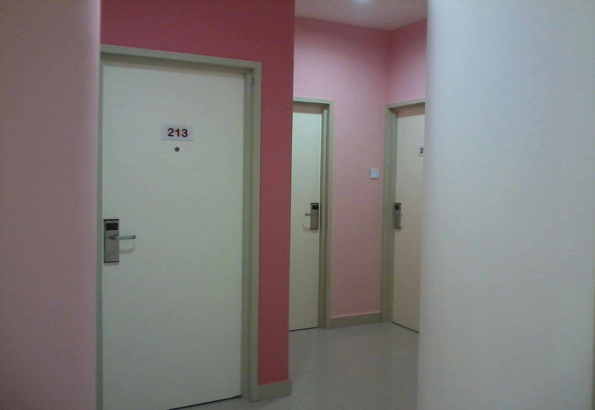 Yy48 Hotel 2 Mins Walk From Masjid Jamek Lrt Station Kuala Lumpur Zewnętrze zdjęcie